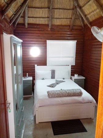 Lakeside accommodation 2 sleeper queen